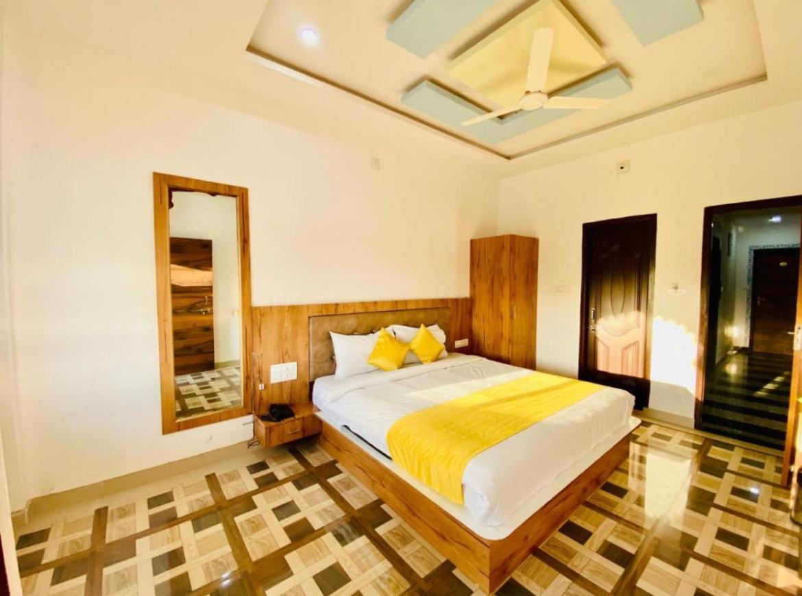 Vallabhgarh A Lake Facing Balcony Udaipur Exterior photo